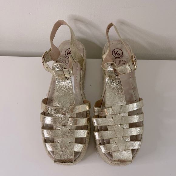 NEW! Kylie Crazy Shoes Gold Flat Platform Espadrilles Wedges. Size 41 / US 11. - Picture 8 of 8